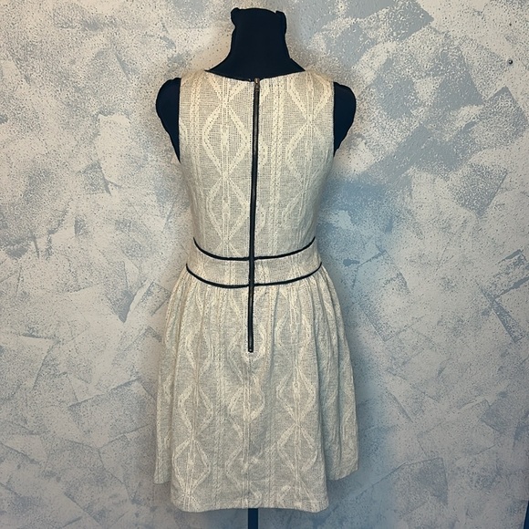 Elegant Cream Sleeveless Dress - Picture 4 of 7